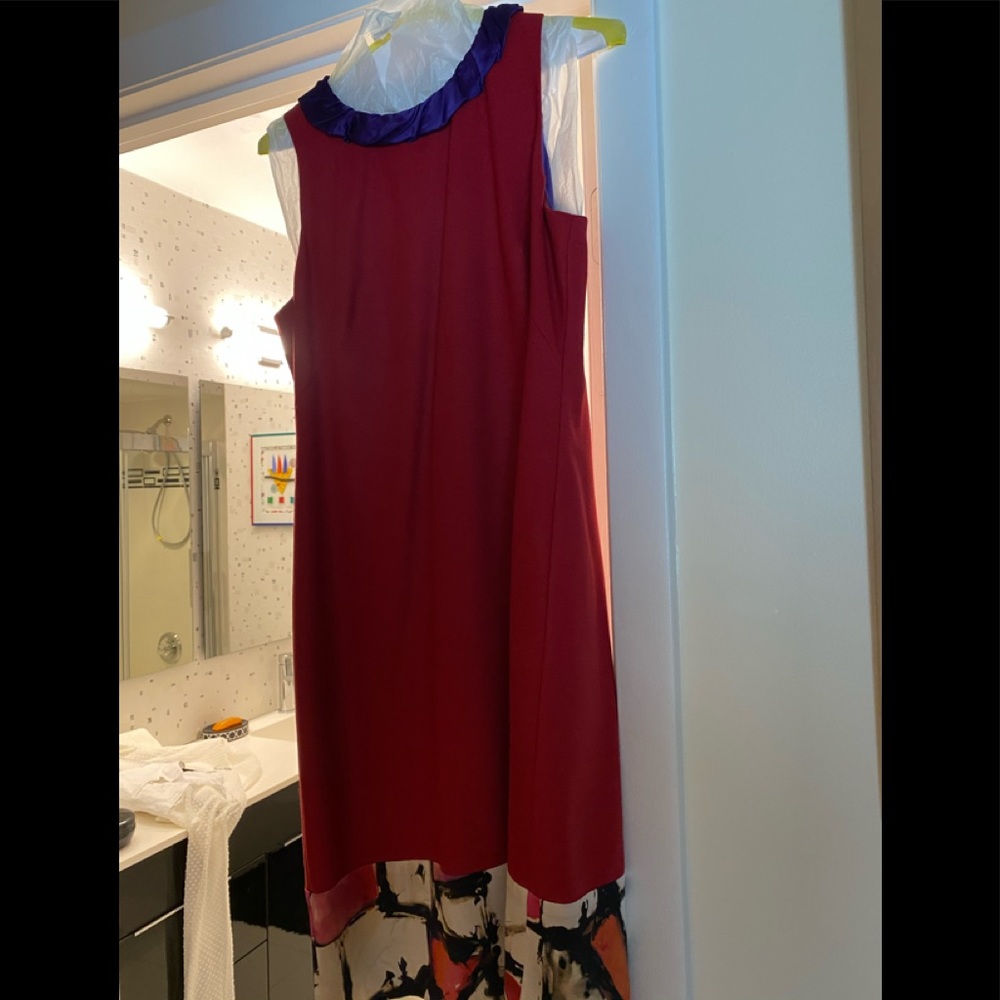 Sleeveless gorgeous dress Tahari